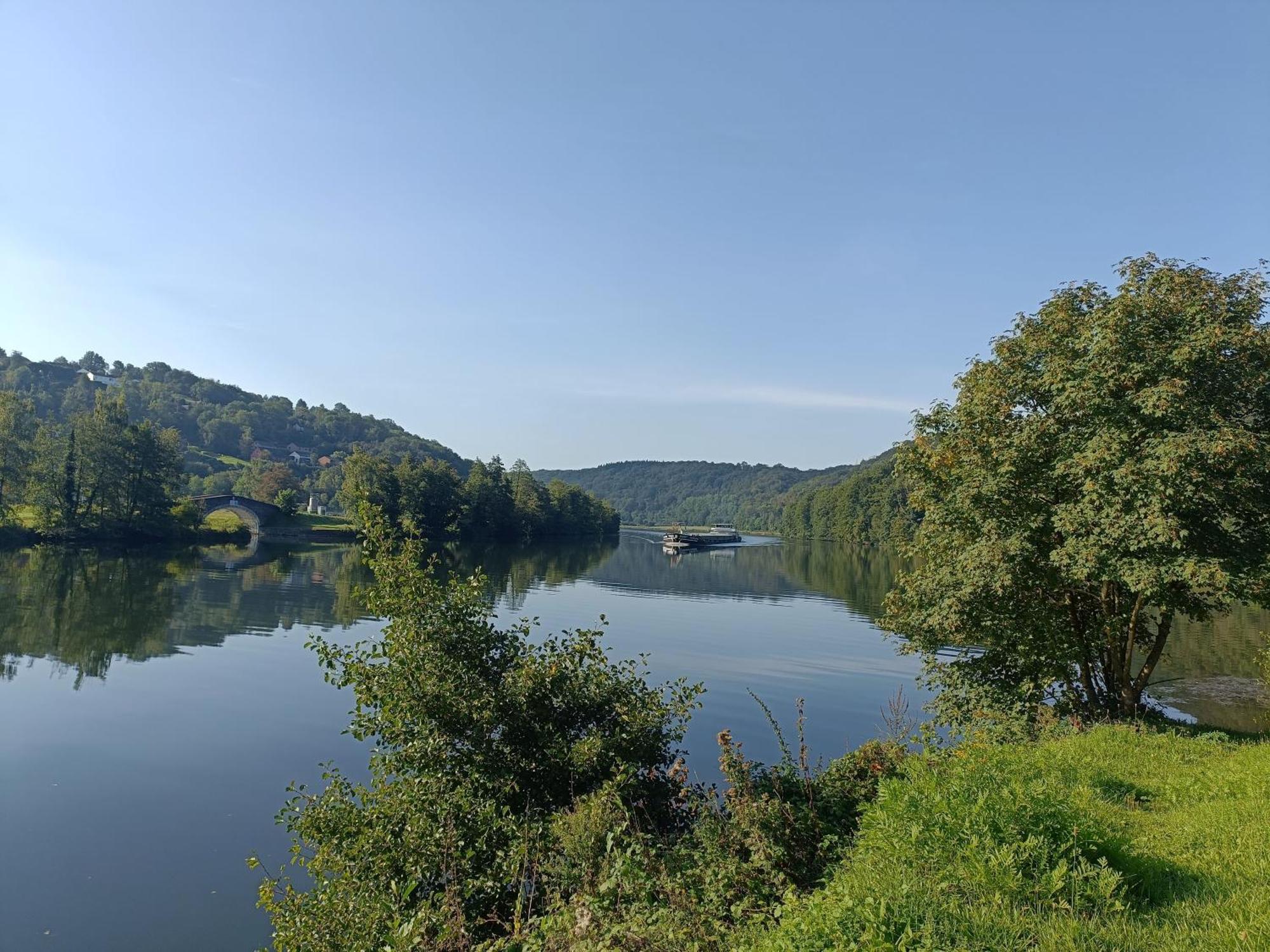 Apartmán 2Pas2Meuse Waulsort Exteriér fotografie